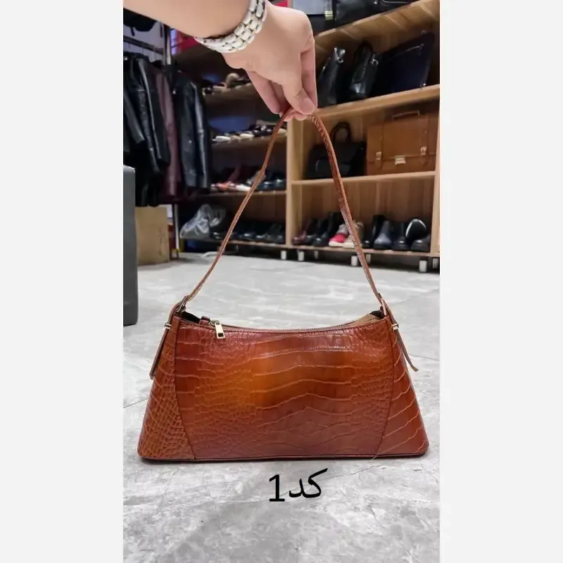 کیف دوشی و دستی چرم طبیعی گاوی مدل شاندیز سایز 24x15 رنگی