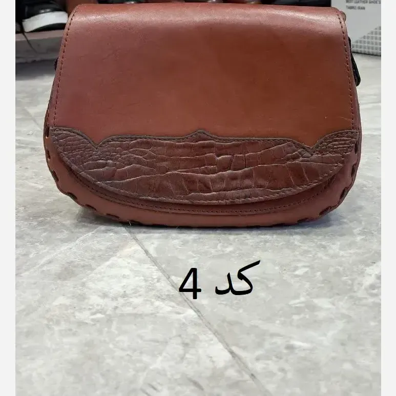 کیف دوشی چرم طبیعی گاوی ابعاد 17 در 25 زنانه