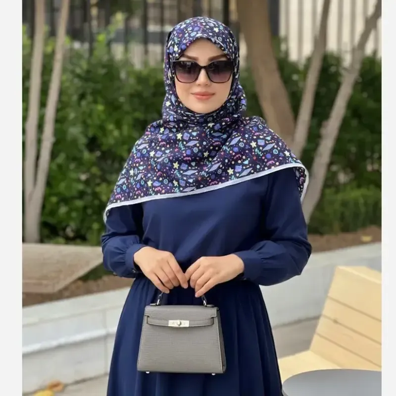 روسری نخ طرح ماهور سرمه ای اشکال هندسی ریز روزمره و مهمانی